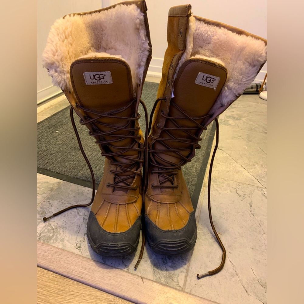 UGG Adirondack Tall boots sz 8